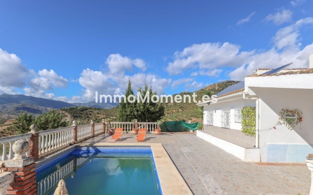 Reventa - Villa - Interior  - Guaro