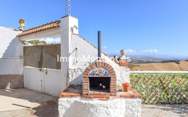 Reventa - Villa - Interior  - Guaro