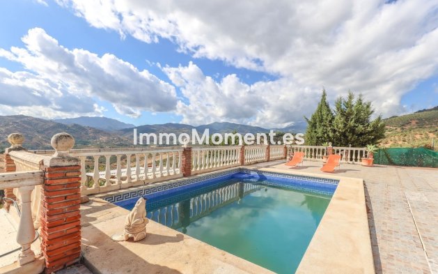 Reventa - Villa - Interior  - Guaro