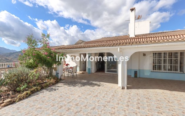 Reventa - Villa - Interior  - Guaro