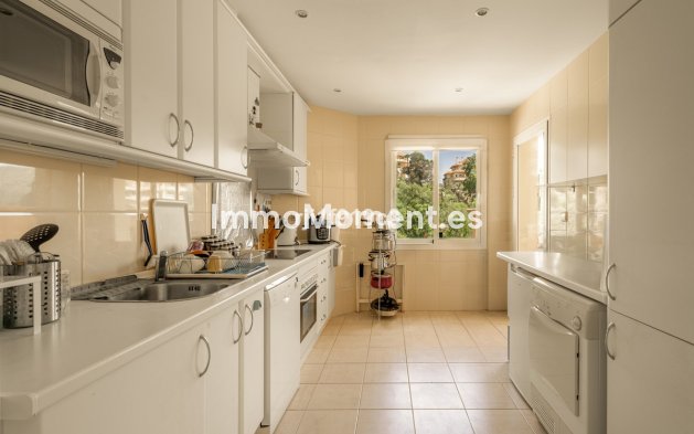 Resale - Apartment - Marbella - Elviria