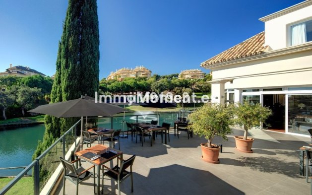 Resale - Apartment - Marbella - Elviria