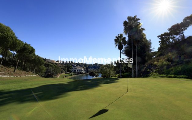 Resale - Apartment - Marbella - Elviria