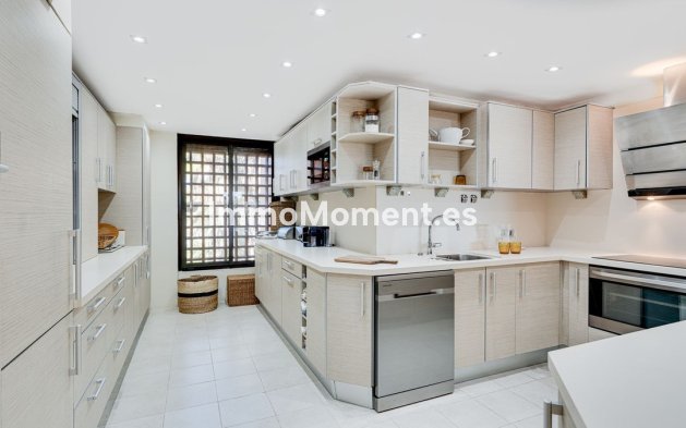 Wiederverkauf - Wohnung - Estepona  - Estepona Centro