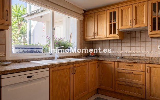 Bestaande woning - Geschakelde woning - Estepona  - New Golden Mile