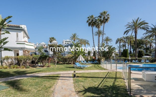 Bestaande woning - Geschakelde woning - Estepona  - New Golden Mile