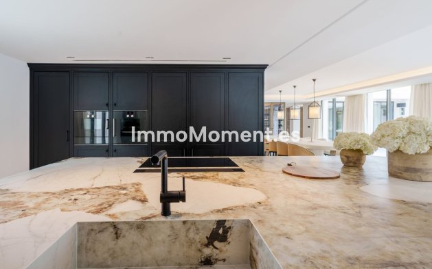 Wiederverkauf - Villa - Marbella - Nueva Andalucía