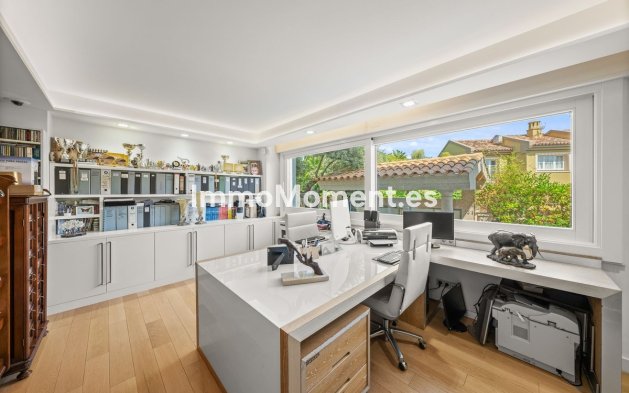 Resale - Villa - Marbella - Bahía de Marbella