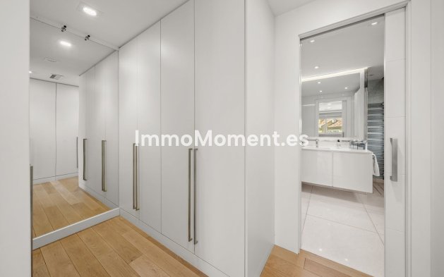 Resale - Villa - Marbella - Bahía de Marbella