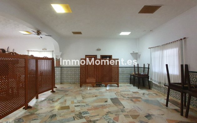 Reventa - Villa - Interior  - Guaro
