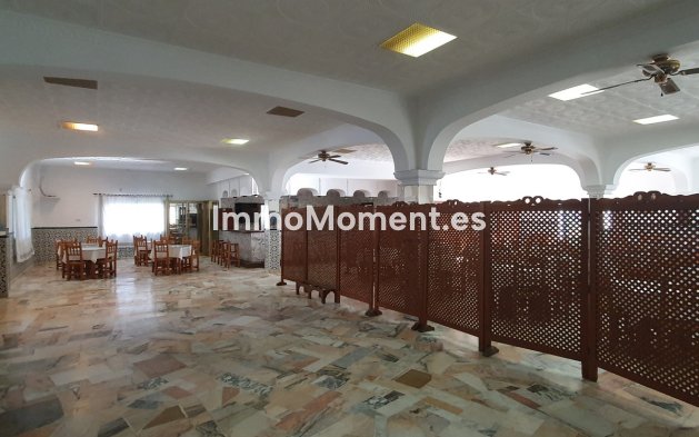 Reventa - Villa - Interior  - Guaro