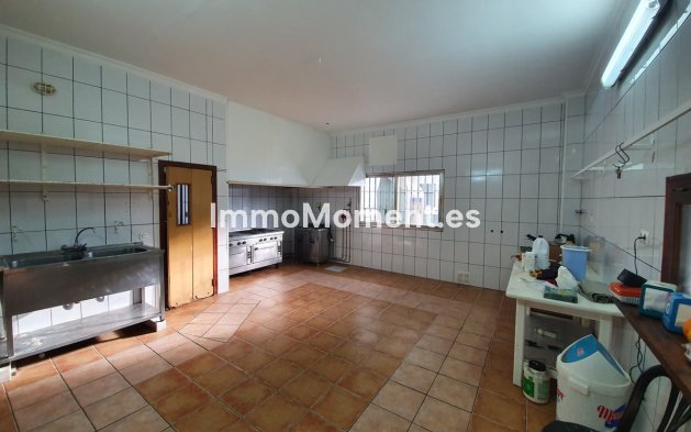 Reventa - Villa - Interior  - Guaro