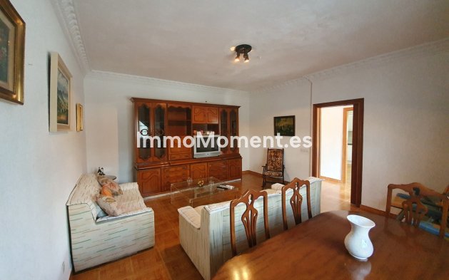 Reventa - Villa - Interior  - Guaro