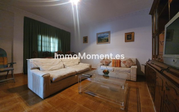 Reventa - Villa - Interior  - Guaro
