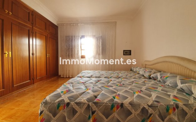 Reventa - Villa - Interior  - Guaro