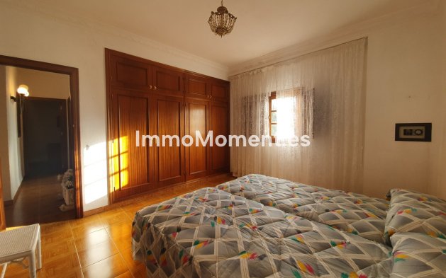 Reventa - Villa - Interior  - Guaro