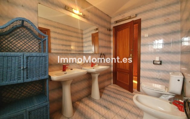 Reventa - Villa - Interior  - Guaro