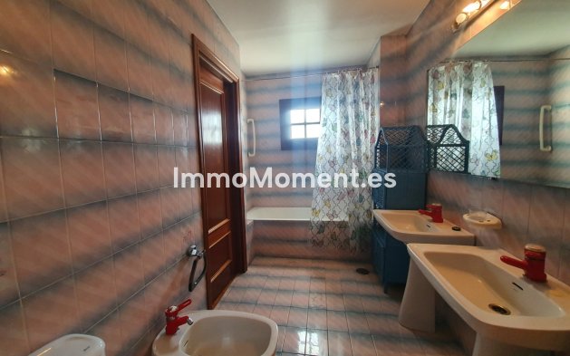 Reventa - Villa - Interior  - Guaro