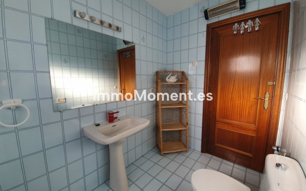 Reventa - Villa - Interior  - Guaro