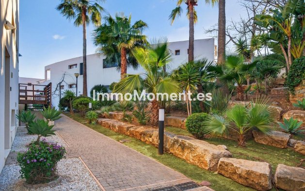 Resale - Apartment - Marbella - Altos de los Monteros