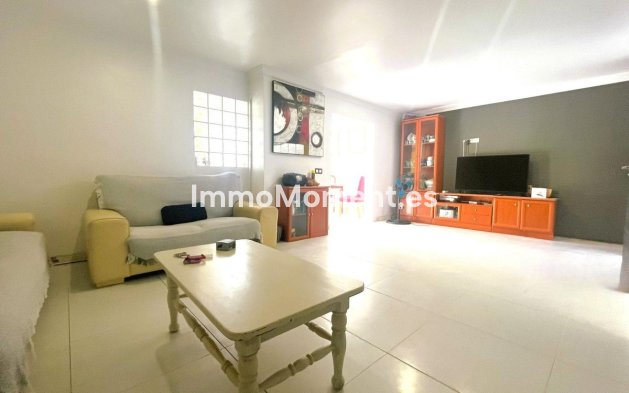 Resale - Villa - Estepona - Estepona Centro