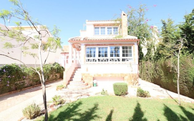Resale - Villa - Orihuela - Villamartin