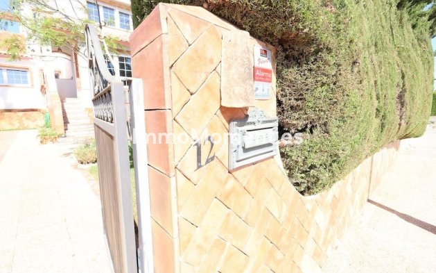 Resale - Villa - Orihuela - Villamartin