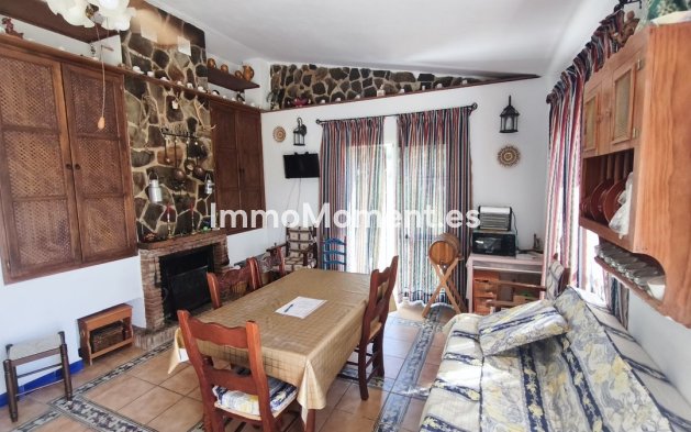 Wiederverkauf - Landhaus -   Inländisch - Monda