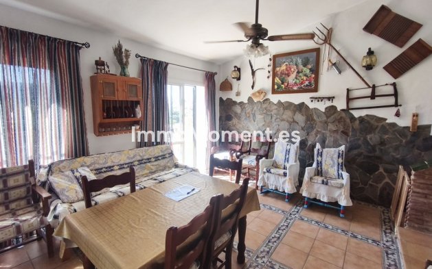 Wiederverkauf - Landhaus -   Inländisch - Monda