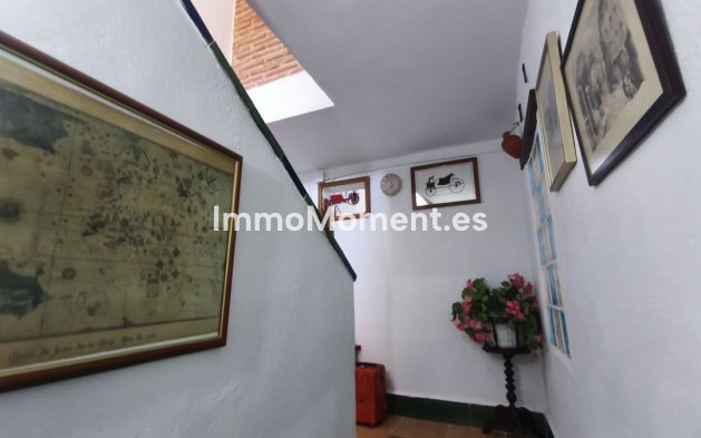 Wiederverkauf - Landhaus -   Inländisch - Monda