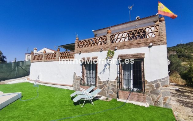 Wiederverkauf - Landhaus -   Inländisch - Monda