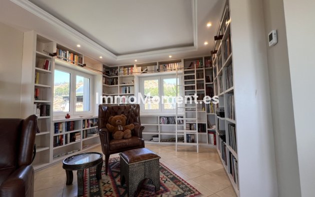 Wiederverkauf - Villa - Estepona  - El Padron