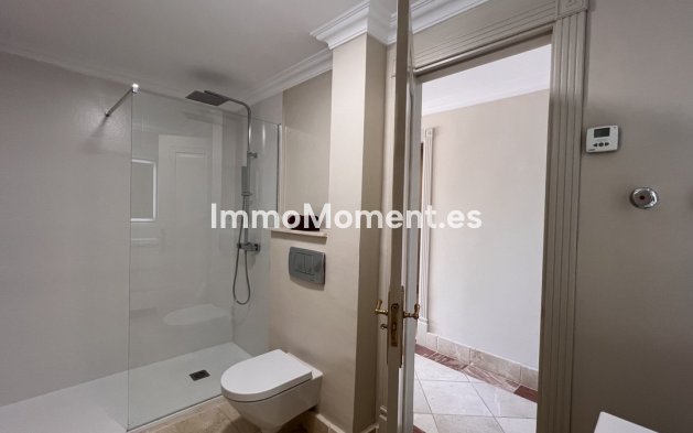 Wiederverkauf - Villa - Estepona  - El Padron