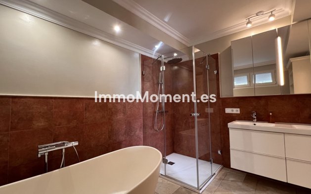 Wiederverkauf - Villa - Estepona  - El Padron