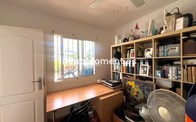 Resale - Villa - Fuengirola - Fuengirola Centro