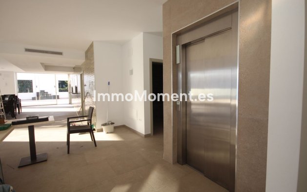 Wiederverkauf - Villa - Marbella - Elviria