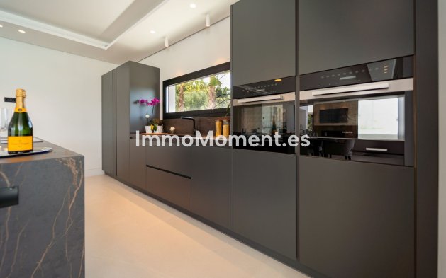 Wiederverkauf - Villa - Marbella - Nueva Andalucía