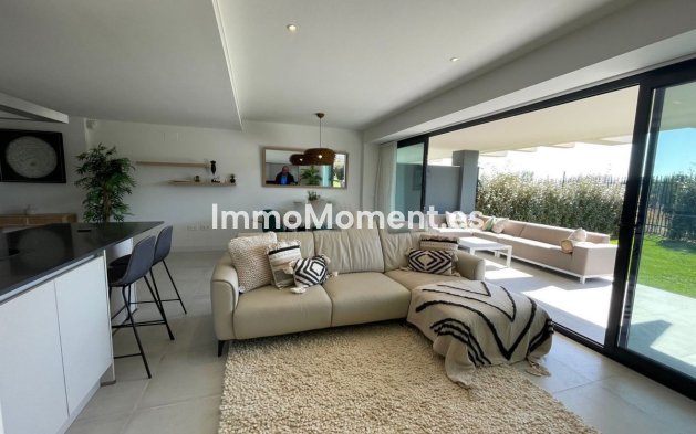 Resale - Apartment - Estepona - Selwo