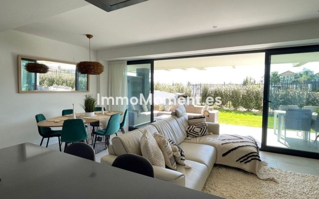 Resale - Apartment - Estepona - Selwo