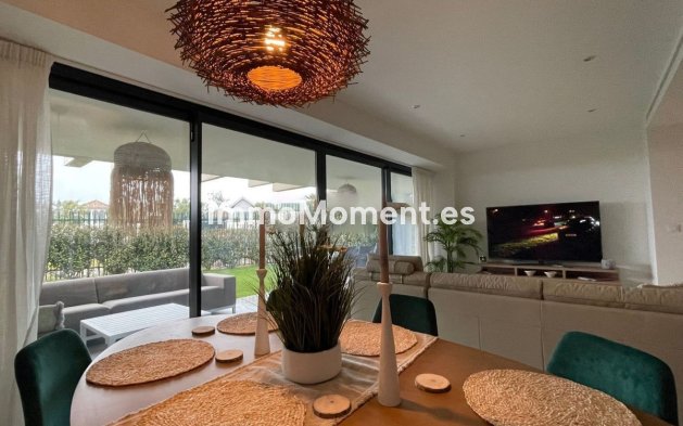 Resale - Apartment - Estepona - Selwo