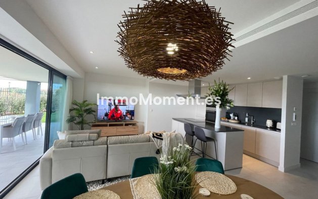 Resale - Apartment - Estepona - Selwo