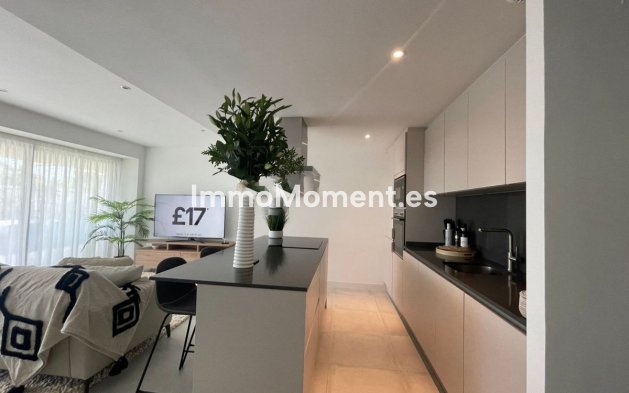 Resale - Apartment - Estepona - Selwo