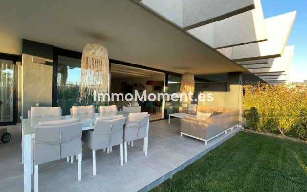 Resale - Apartment - Estepona - Selwo