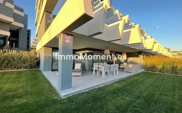 Resale - Apartment - Estepona - Selwo