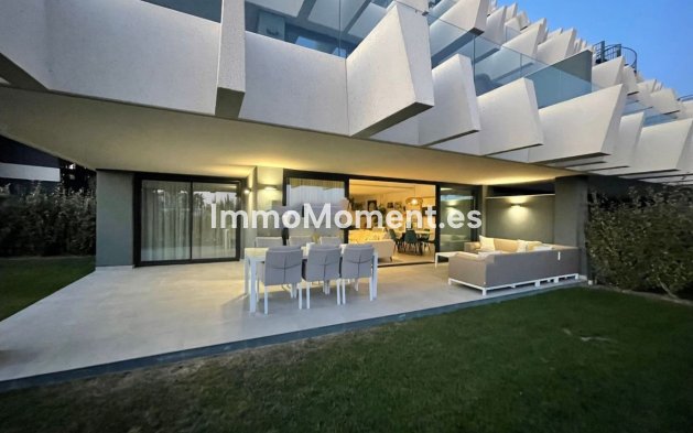 Resale - Apartment - Estepona - Selwo