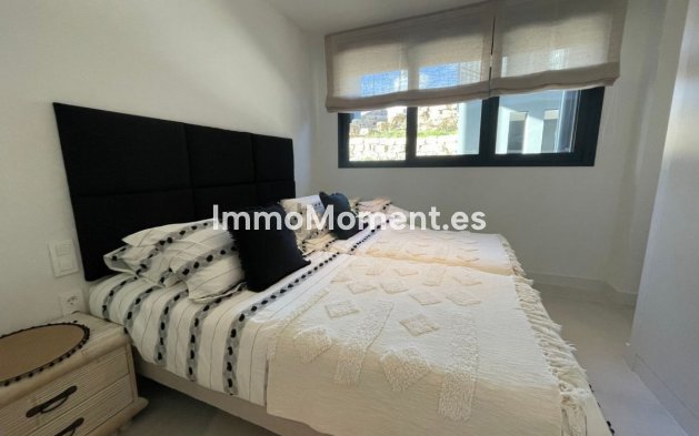 Resale - Apartment - Estepona - Selwo