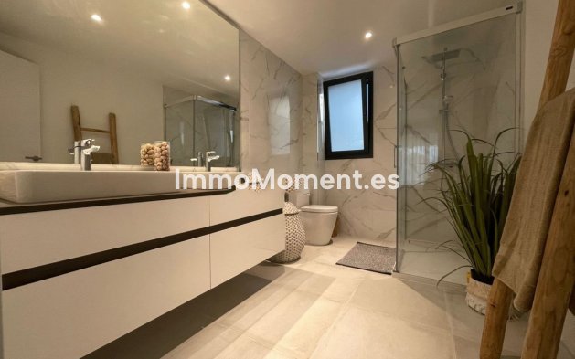 Resale - Apartment - Estepona - Selwo