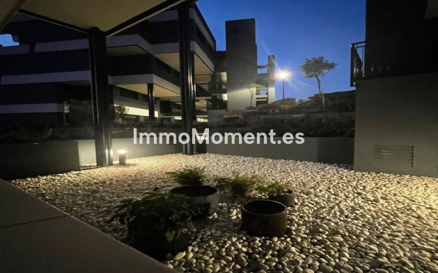 Resale - Apartment - Estepona - Selwo