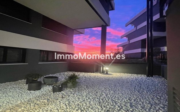 Resale - Apartment - Estepona - Selwo