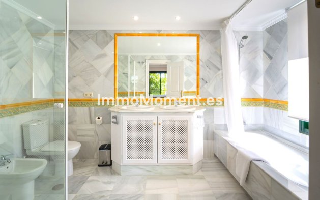 Resale - Apartment - Benahavís - Monte Halcones